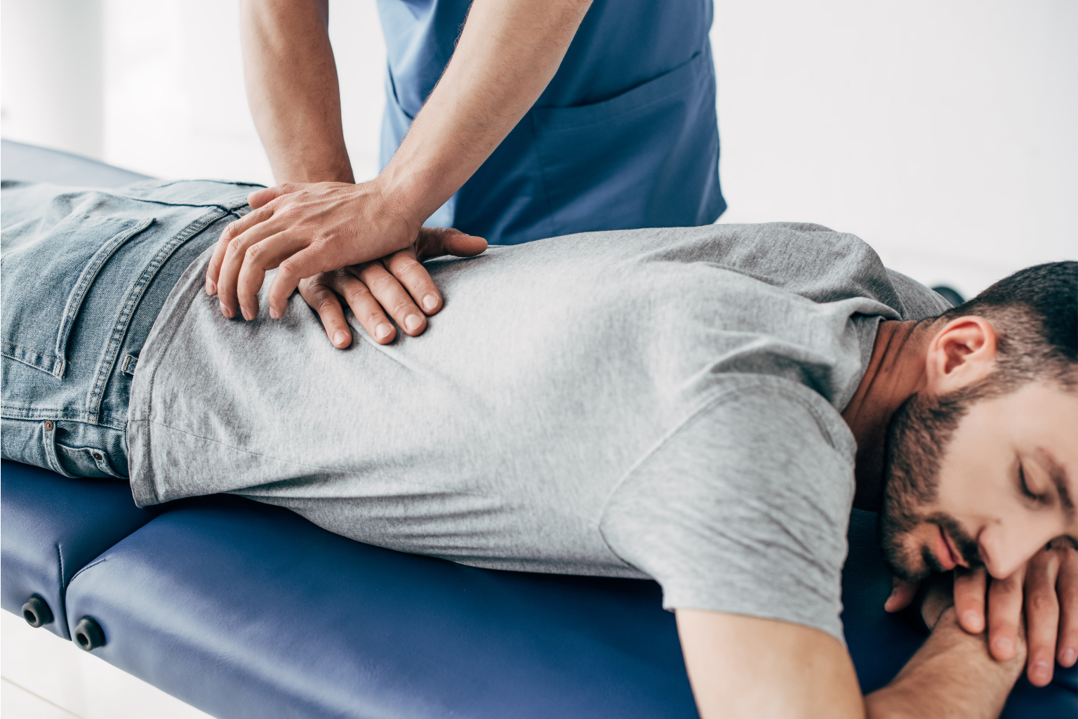 Chiropractic treatment at Avni Wellness Center, Sector 49 Barola Noida