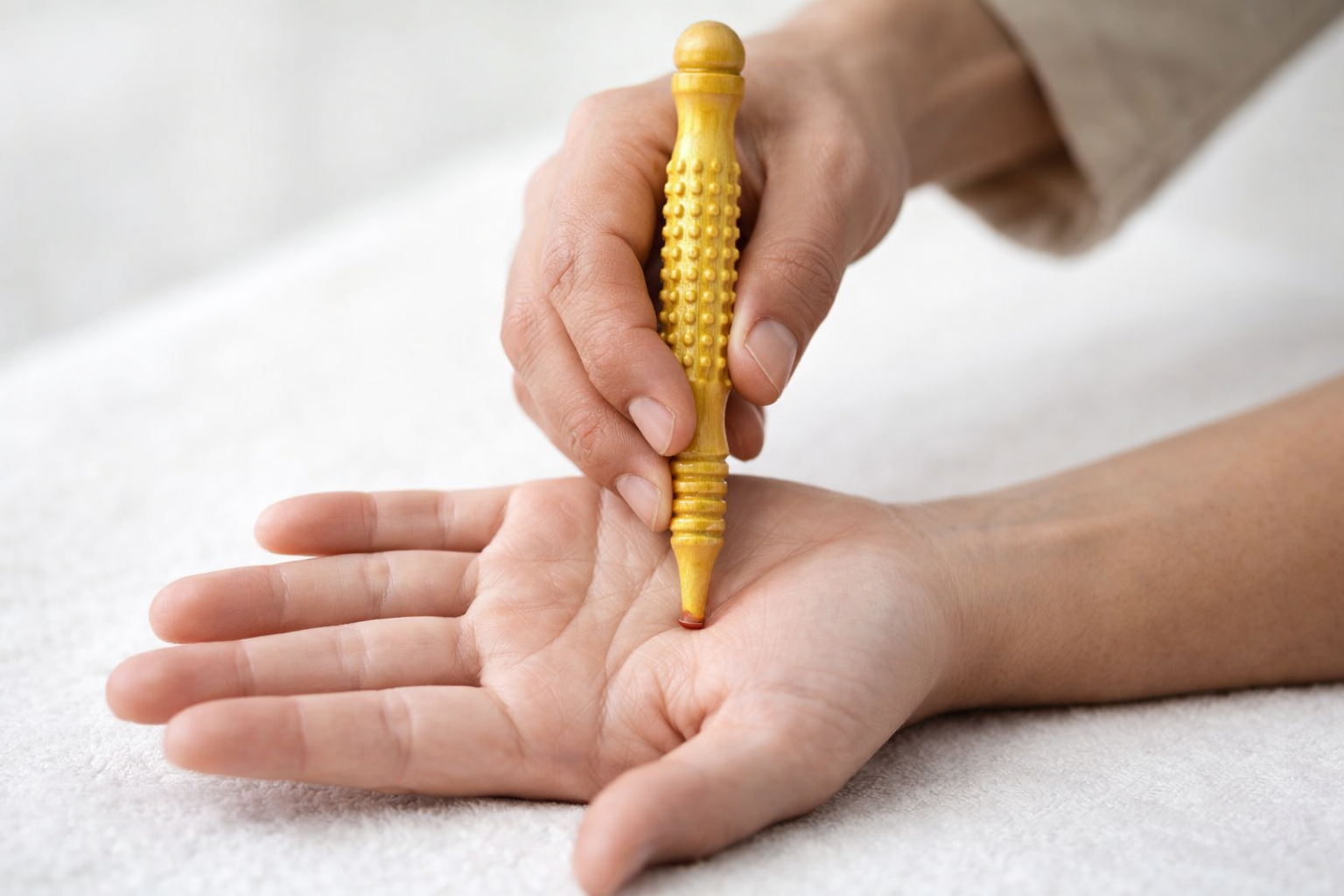 Acupressure therapy session at Avni Wellness Center, Sector 49 Noida